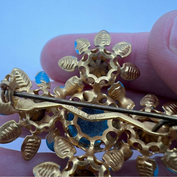 Vintage Signed Made Austria Gold Tone & Blue Rhinestone Enamel Flower Brooch - Picture 4 of 6
